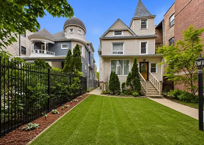 Private Yard Near & Obama Center * Chicago